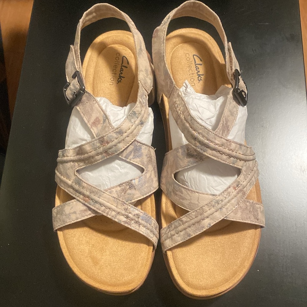 Clarks Brynn Ave metallic sand  Strappy Sandals women’s size 12